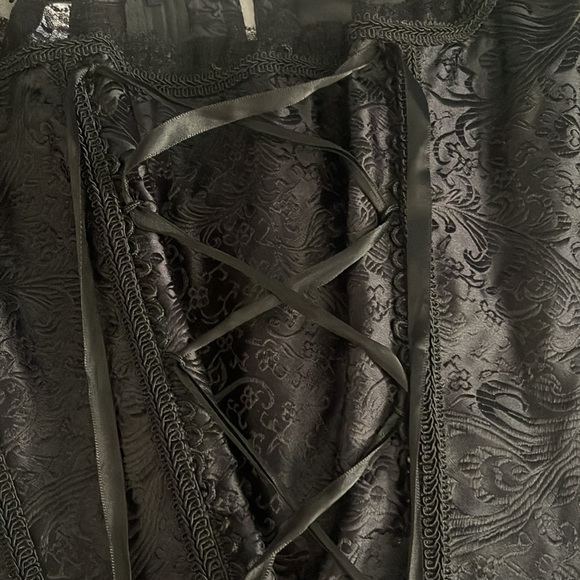 LARGE Gothic Lace and Satin Black Corset - Picture 10 of 11